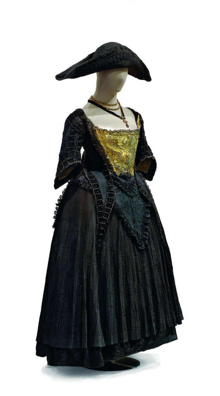 Costume dit de la « Belle Strasbourgeoise », fin XVIIe - début XVIIIe siècle, Photo : Mathieu Bertola – Musées de la Ville de Strasbourg