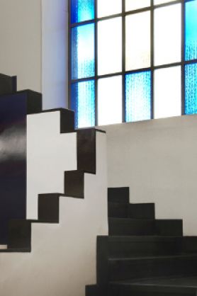 L’Escalier, œuvre collective de Theo van Doesburg, Sophie Taueber-Arp et Hans-Jean Arp, Photo : Mathieu Bertola – Musées de la Ville de Strasbourg