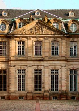 Fronton de la façade sur cour du palais Rohan, Photo : Mathieu Bertola – Musées de la Ville de Strasbourg