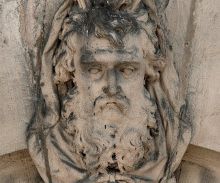 Mascaron sculpté représentant Moïse, façade d’entrée du palais Rohan, Photo : Mathieu Bertola – Musées de la Ville de Strasbourg